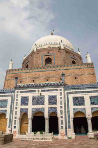 Visit to the Indus civilization in southern Pakistan: Karachi, Mohenjo-Daro, Multan, Harappa, Lahore, Islamabad.