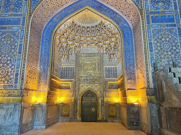 Parada no cruzamento na Rota da Seda - Samarkand - Samarkand