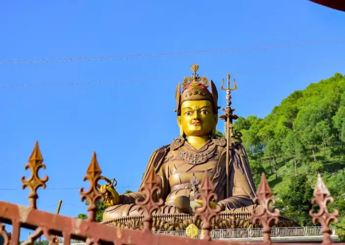 Gesichter Nepals - Folklore eines buddhistischen Heiligen - Statue