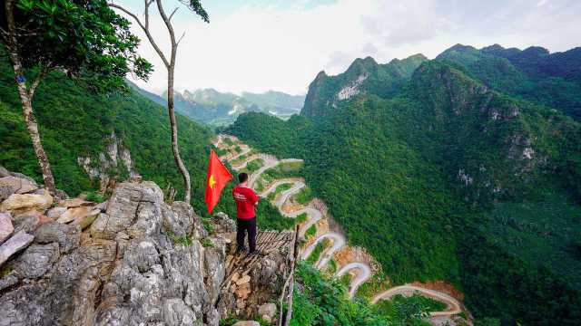 Viaggio in moto in Vietnam attraverso l'anello di Ha Giang in 12 giorni: 1 360 km su Royal Enfield Himalayan o Scram 411 cc.