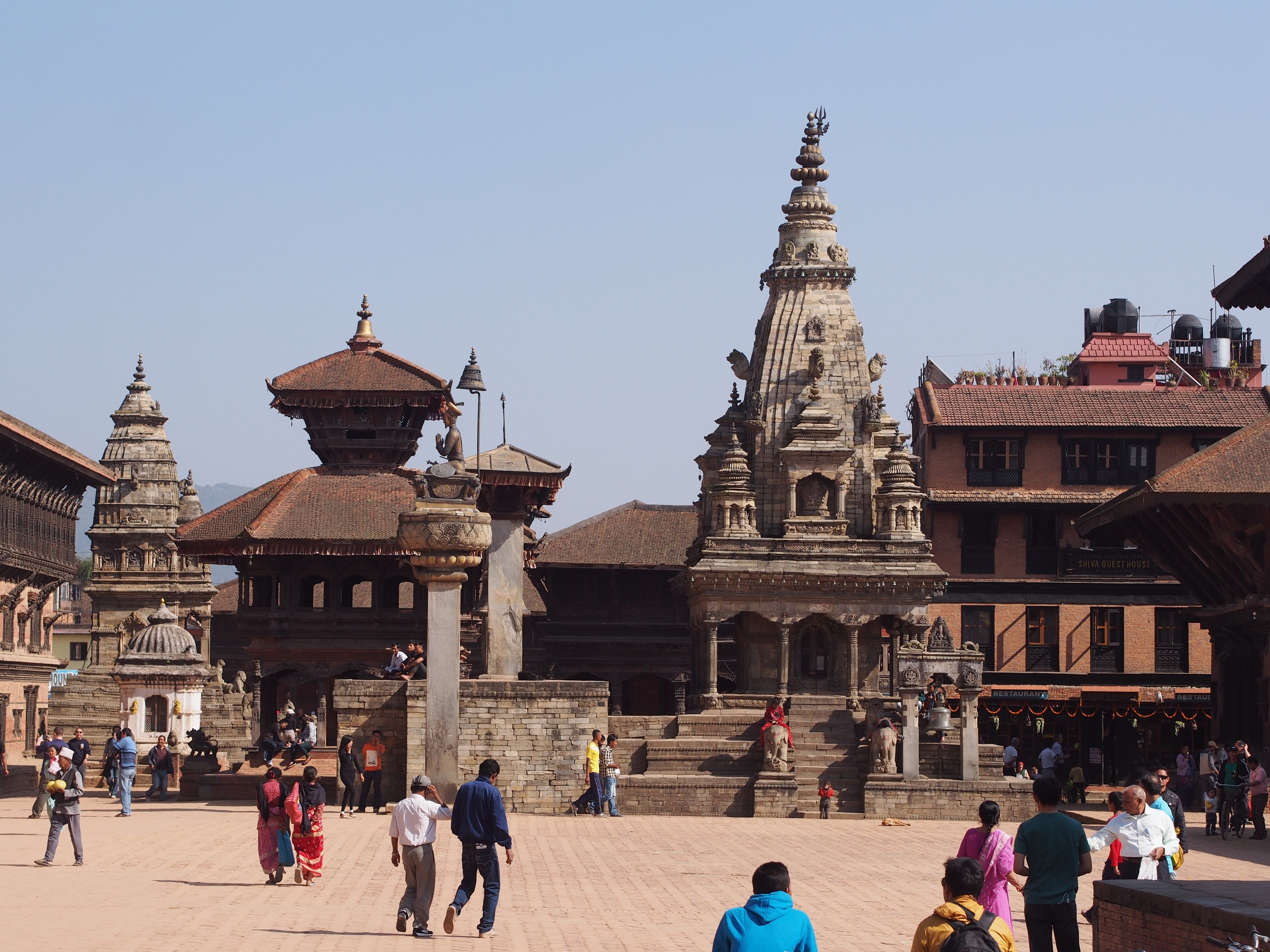 The Golden Triangle - Kathmandu, Pokhara & Chitwan - Fly to Kathmandu. Visit Bhaktapur Durbar Square, Pashupatinath, and Boudhanath. - Foto del día