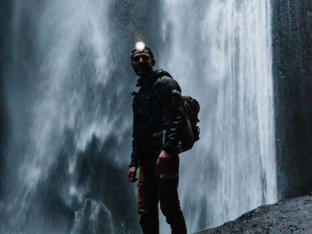 Épica Excursão em Pequeno Grupo pela Costa Sul – Cachoeiras & Praia de Areia Preta