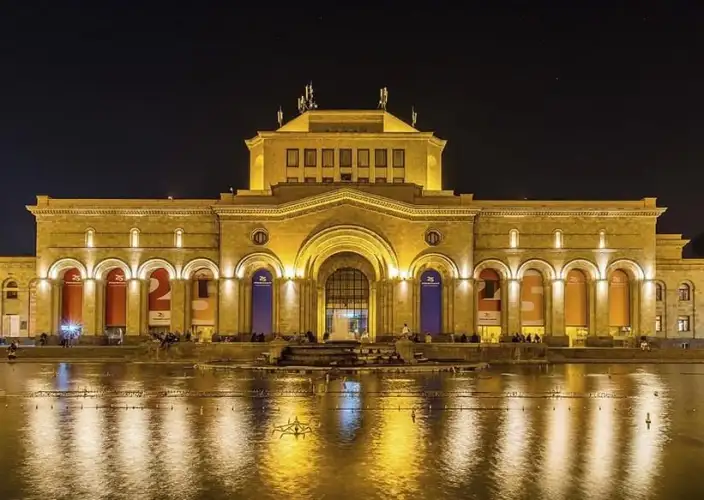 Armenia en 9 días / 8 noches - Recorrido por la ciudad de Ereván / Museo de Historia / Tsitsernakaberd - Foto del día