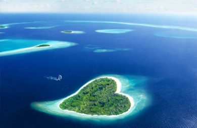 ile en forme de coeur aux Maldives