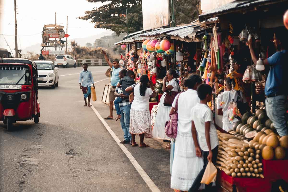 marché local en bord de route au sri lanka