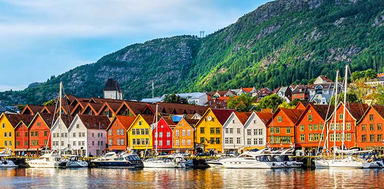 Maisons colorées au bord l'eau à Bergen en Norvège