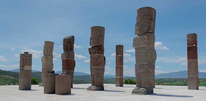 Statues, site archéologique de Tula, région Hidalgo au Mexique