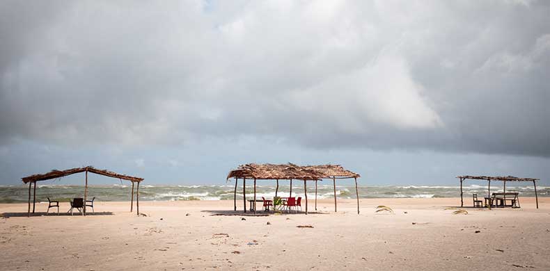 Plage de sable blanc Assinie en Cote d'Ivoire