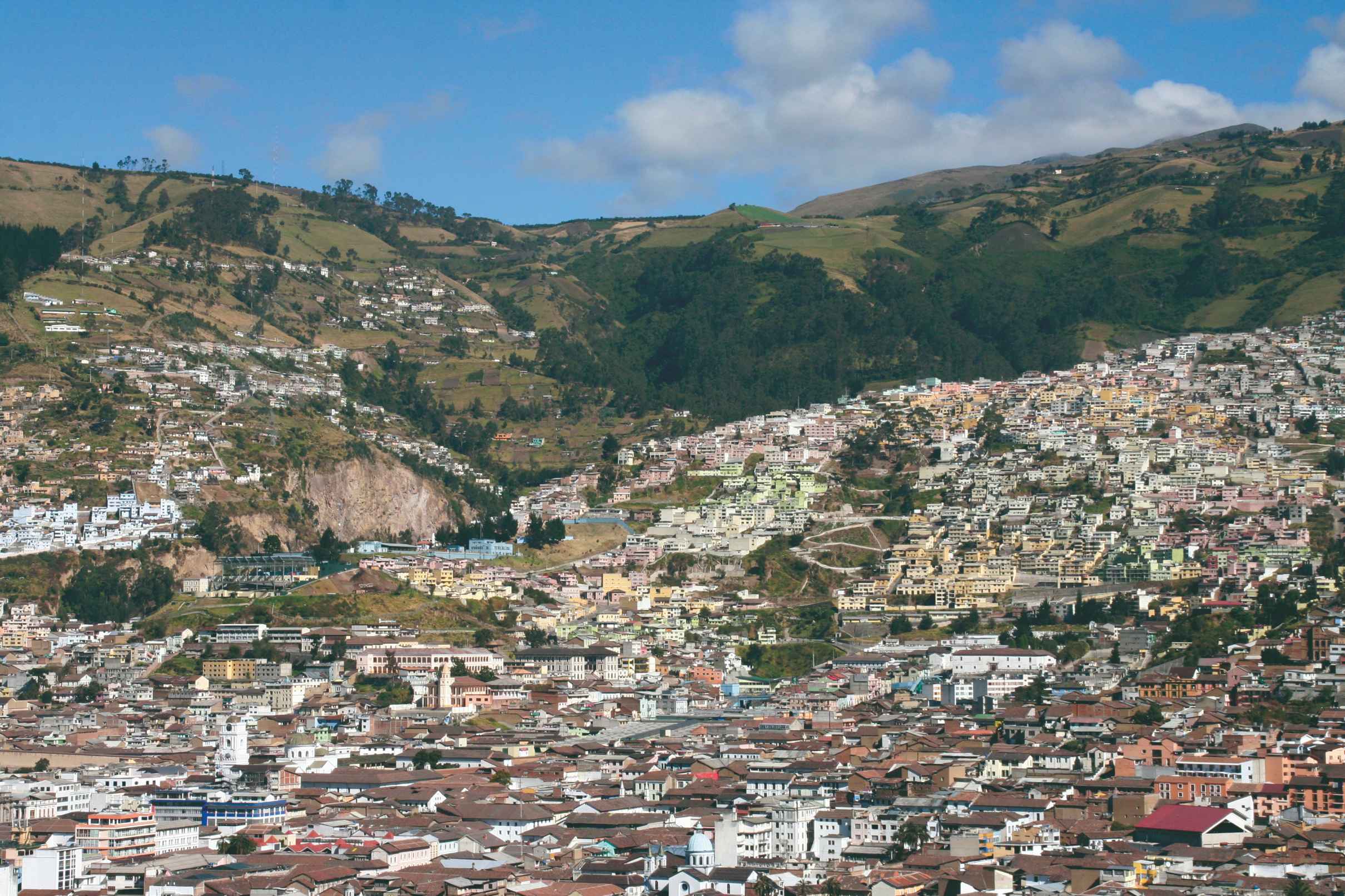 Splendide panorama sur Quito depuis le parc Itchimbía.
