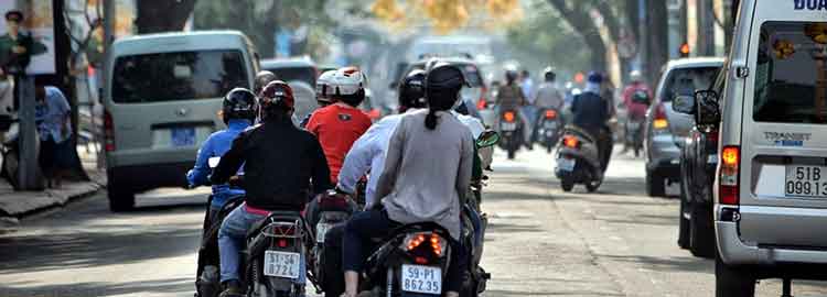 Visite de la ville d'Ho Chi Minh à l'arrière d'une moto