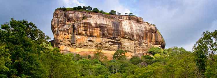 Vue panoramique du rocher du Lion à Sigiriya