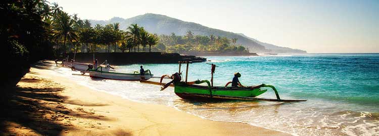 Des bateaux sur la plage à Bali