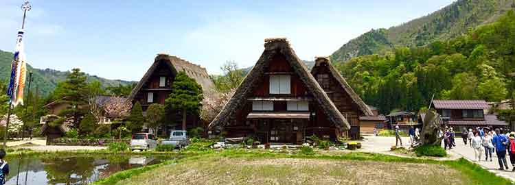 Les vieilles maisons de Shirakawa Go