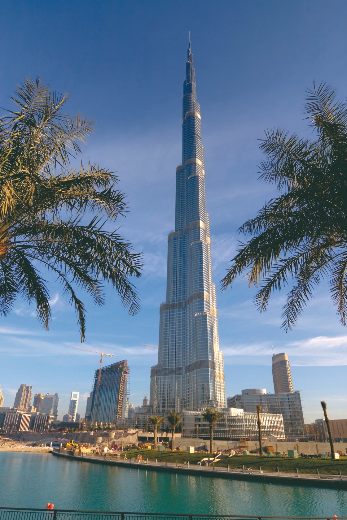 Burj Khalifa (Burj Dubai) sous la lumière matinale