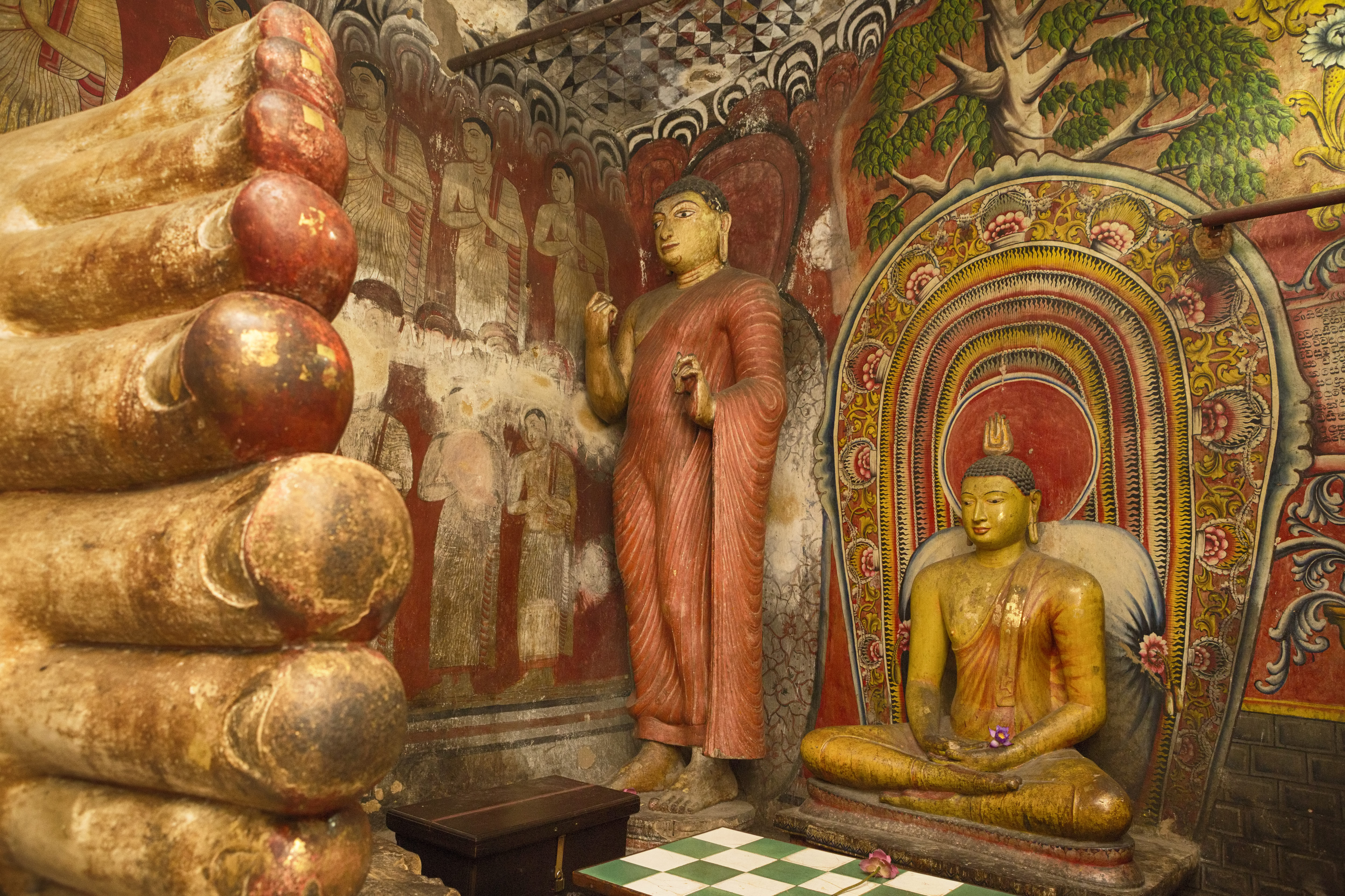 Statues de Bouddha au Temple d Or de Dambulla.