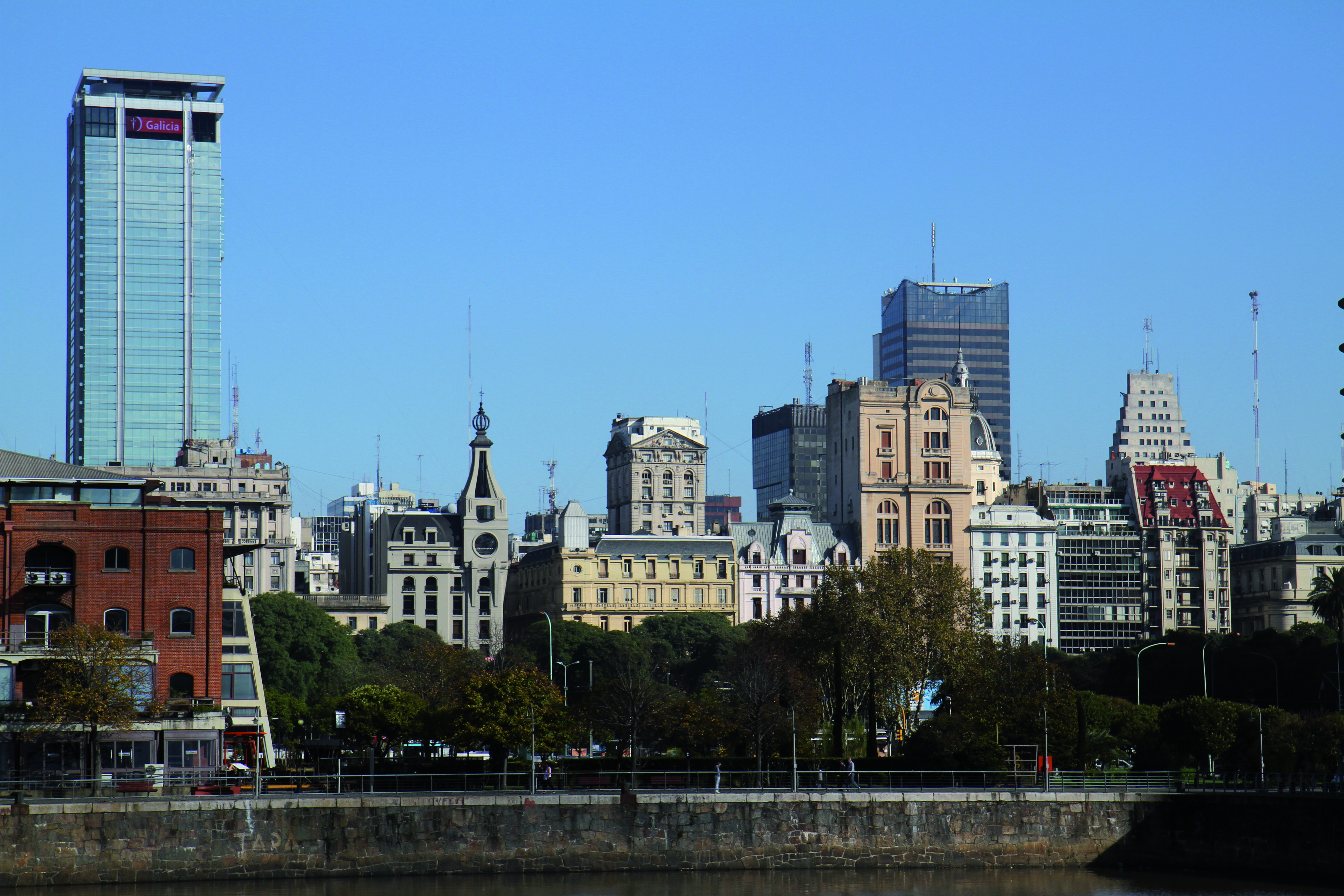 Puerto Madero et la skyline du centre de Buenos Aires