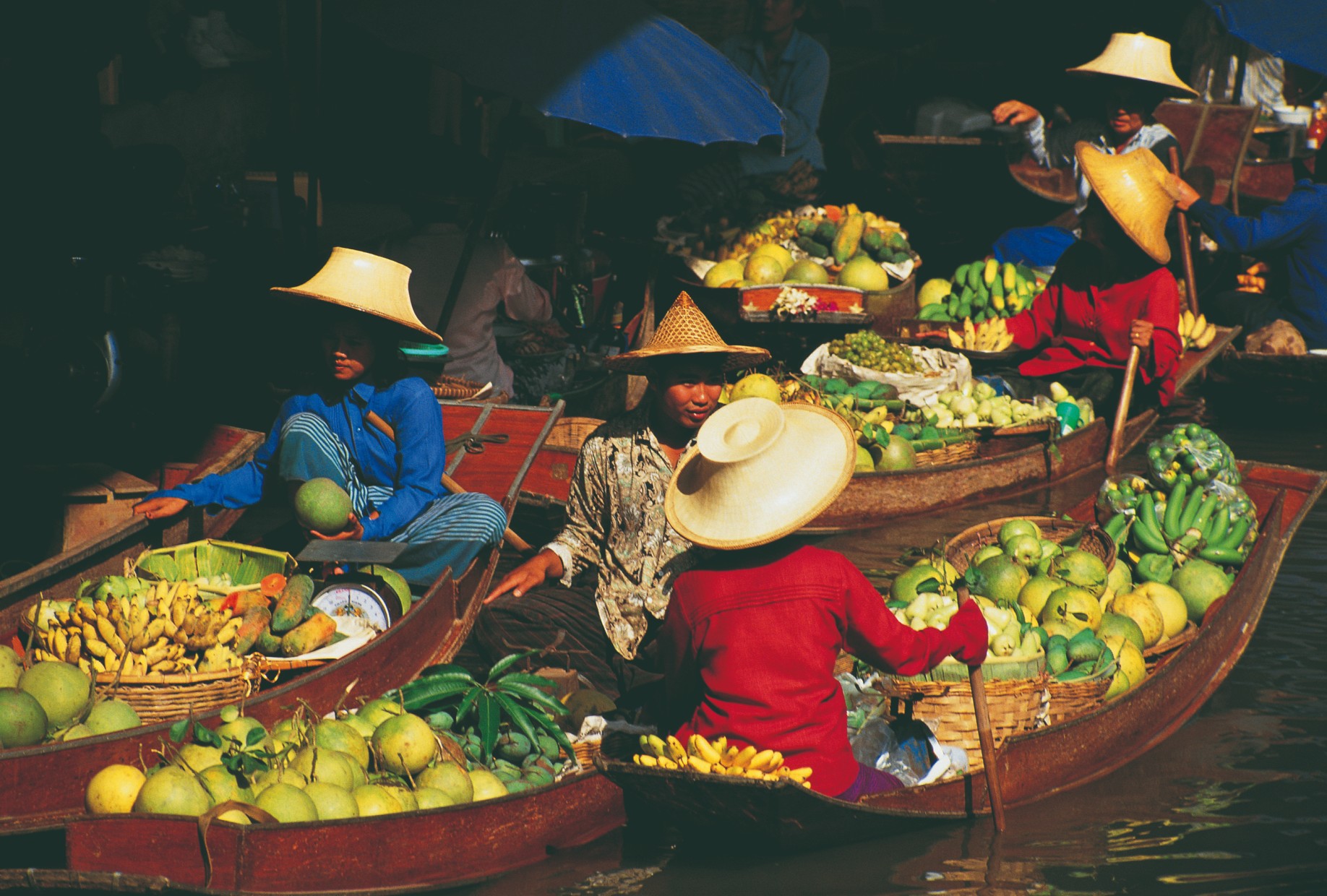 Damnoen Saduak Floating Market, le plus grand marché flottant de Thaïlande.