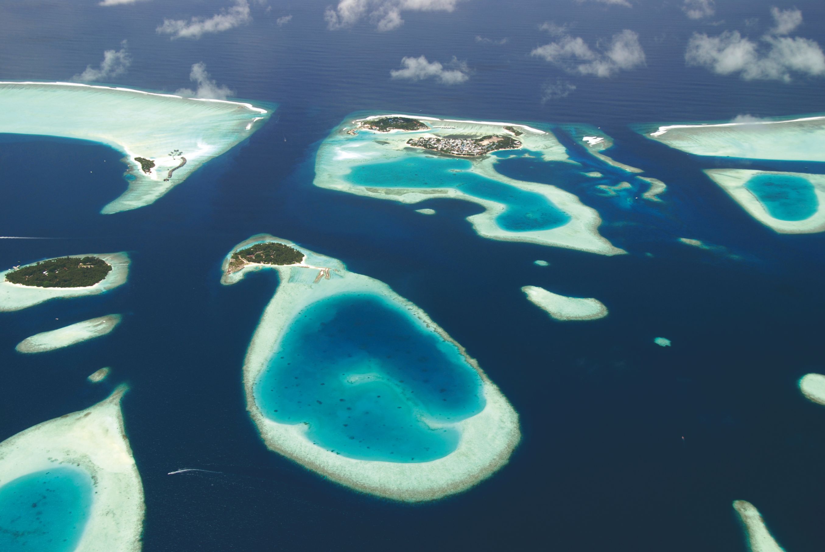 Survol des iles de Malé Sud.