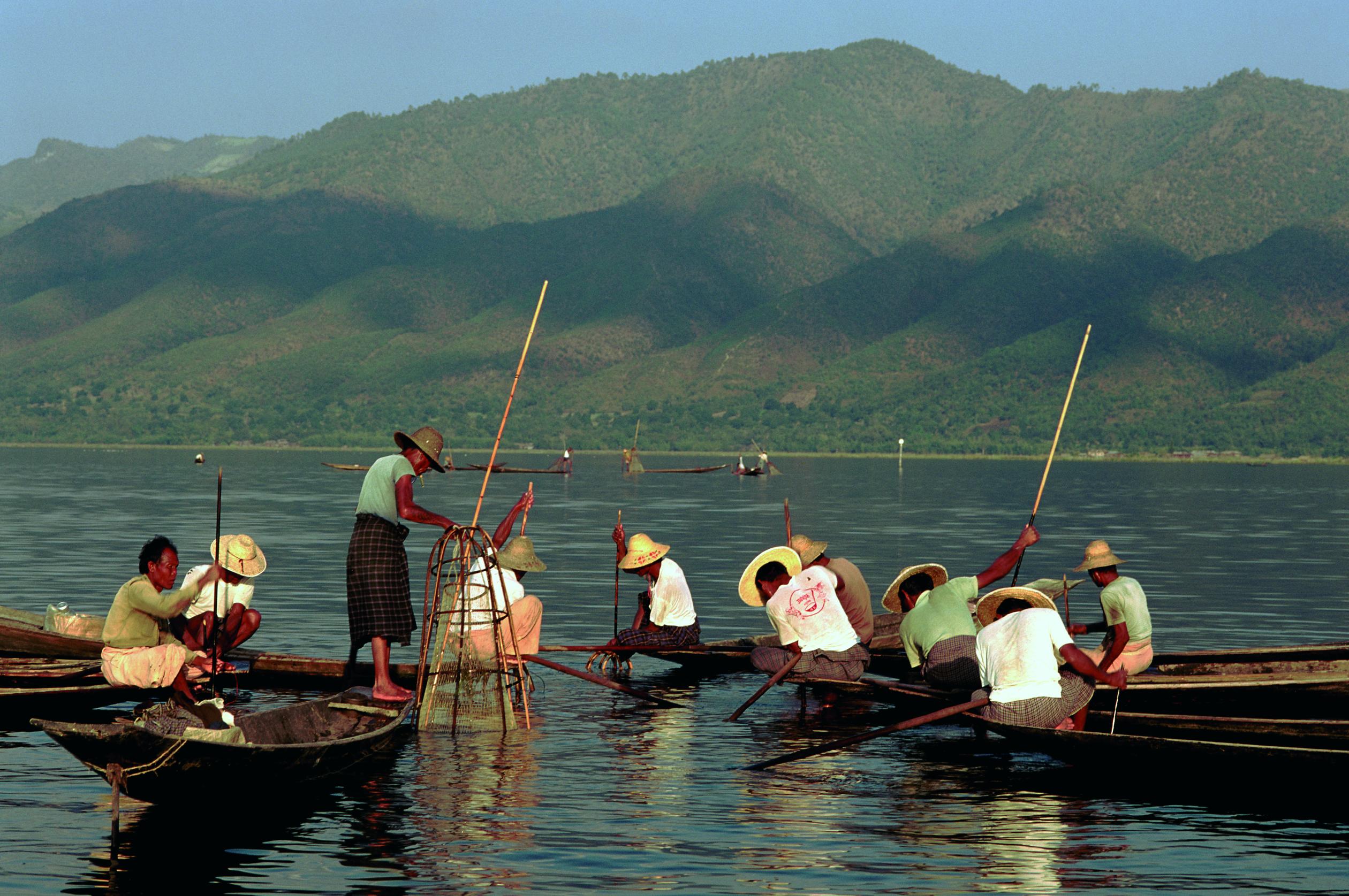 Pêcheurs Intha sur le lac Inle.