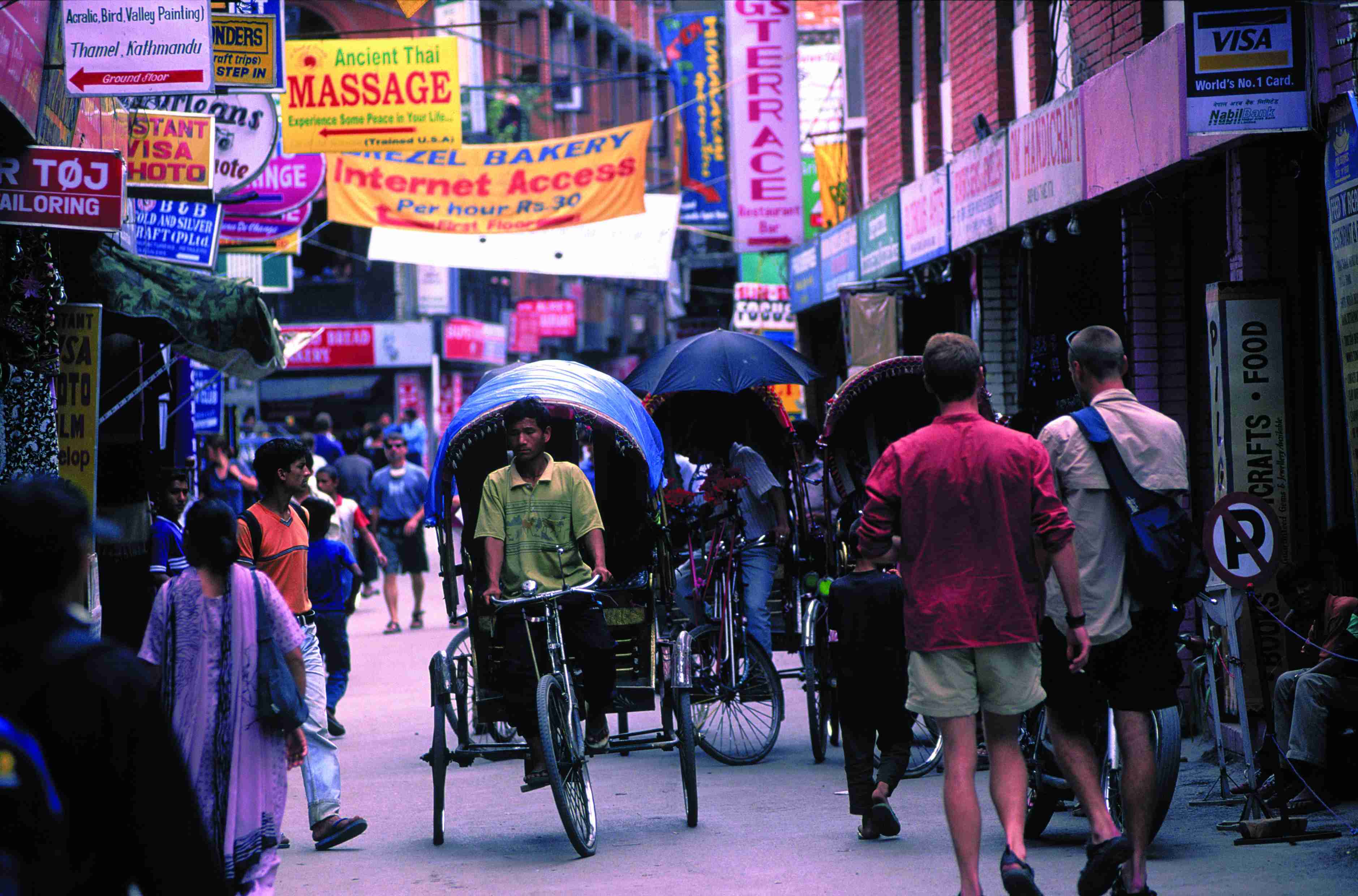 La visite du quartier de Thamel se fait plus facilement à pied qu'en rickshaw.
