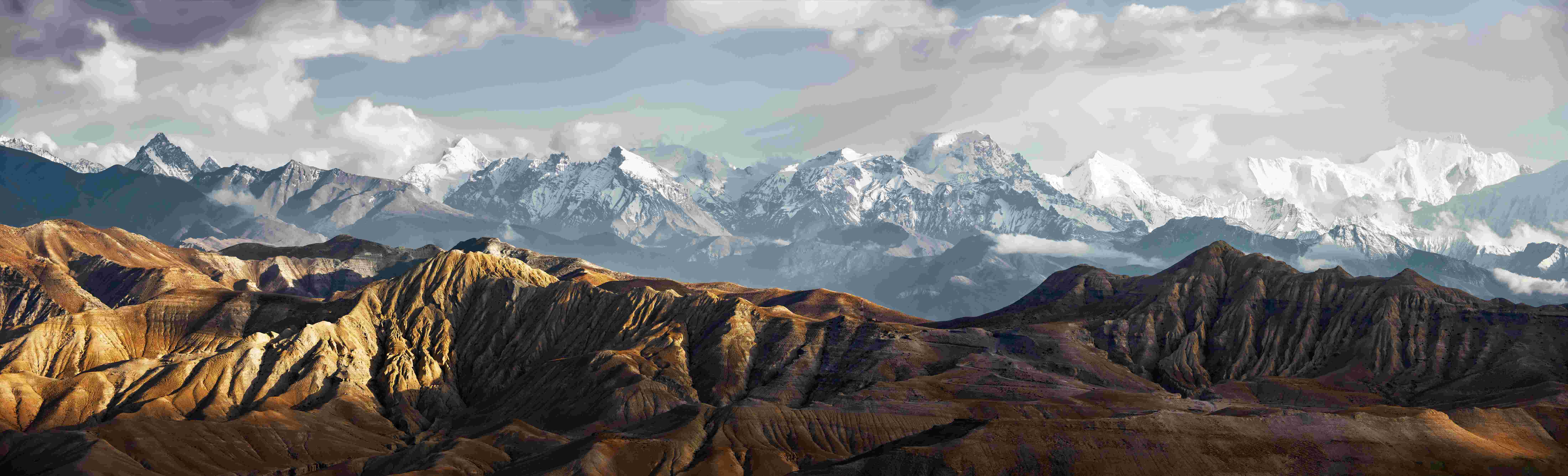 Panorama sur les montagnes de l'Annapurna.