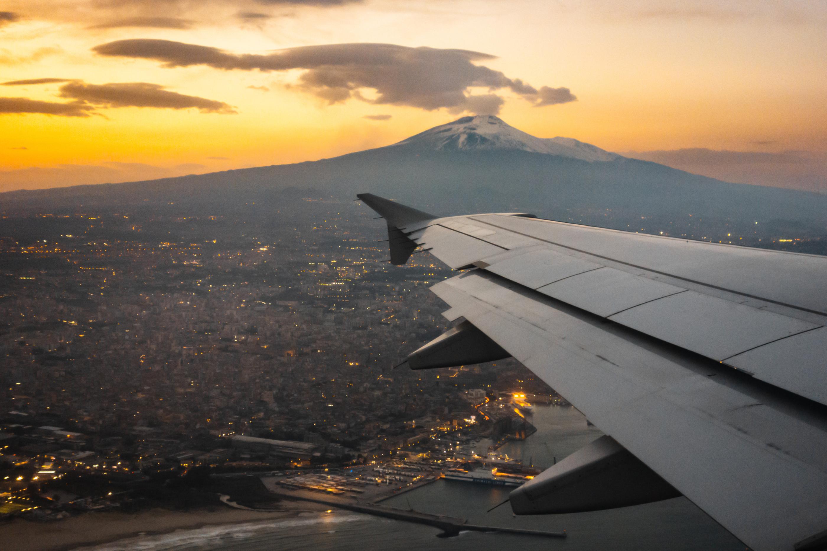 Vue sur le mont Etna depuis un avion.
