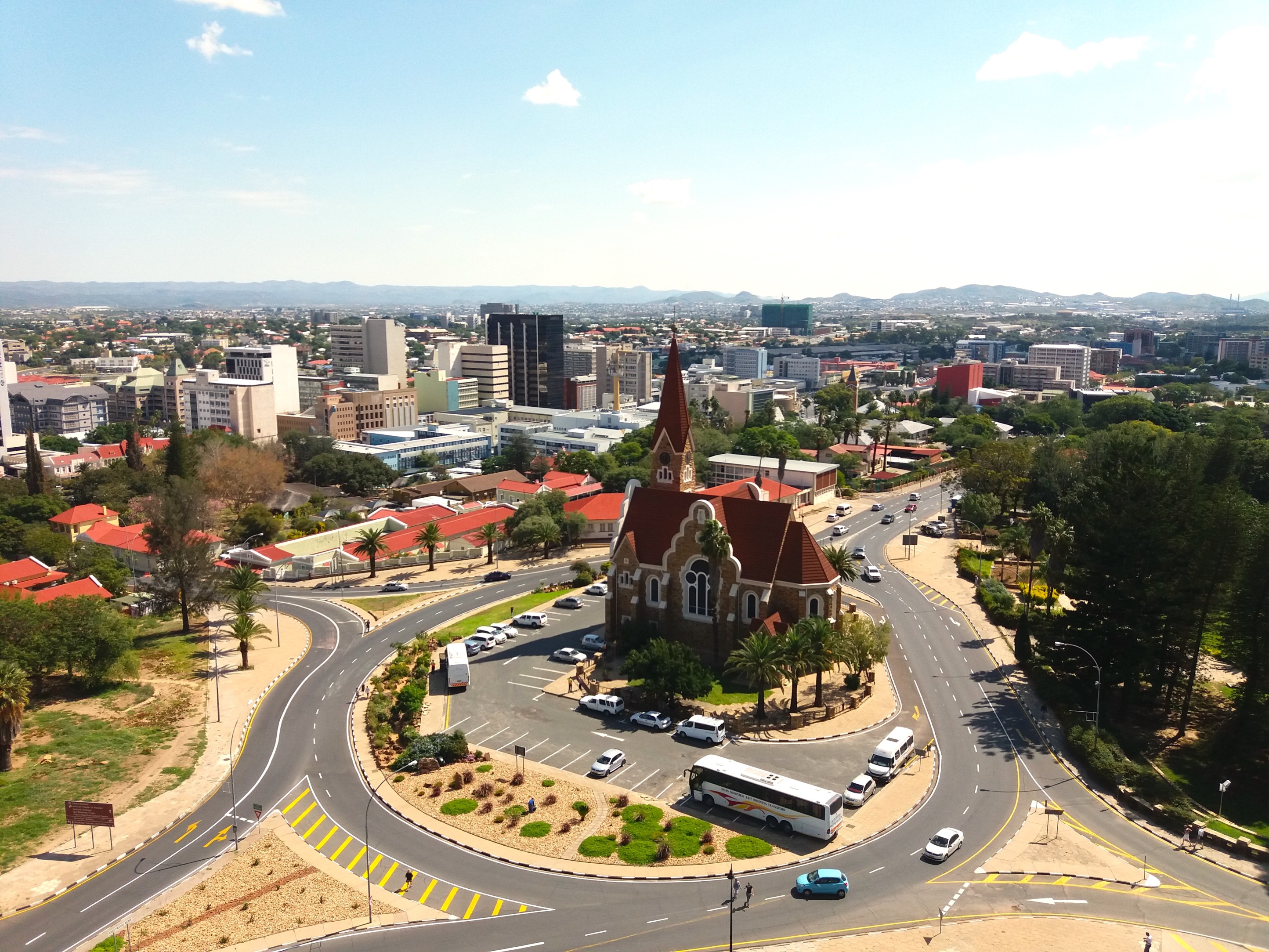 Vue sur Windhoek et son église luthérienne.