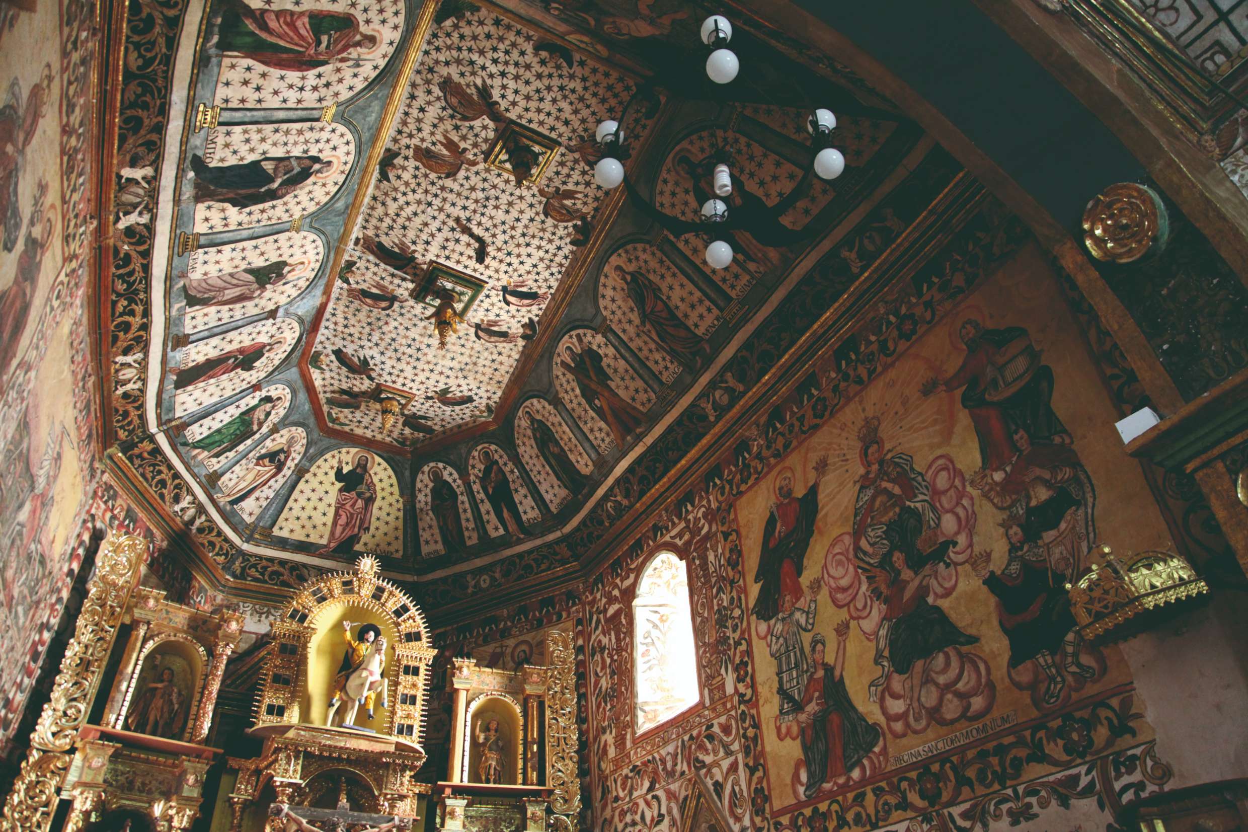 Les superbes fresques de l'église de Curahuara de Carangas.