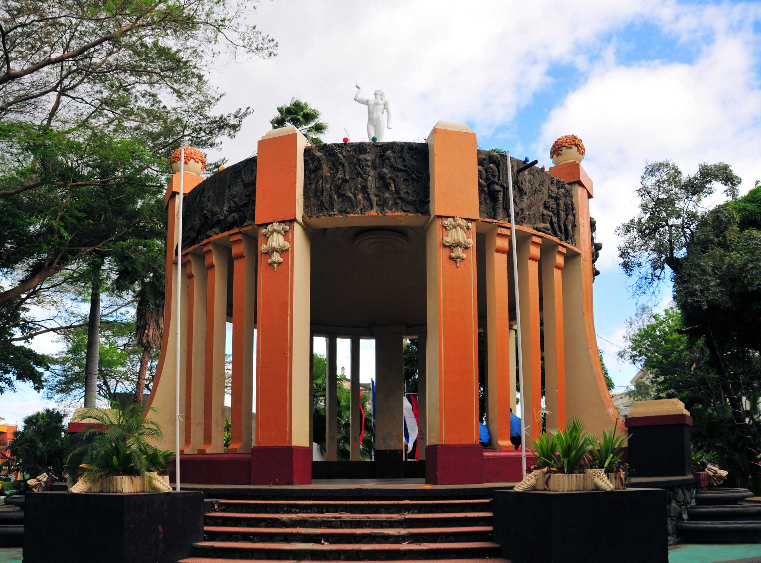 Le kiosque du temple de la musique dans le Parc Central de Managua.