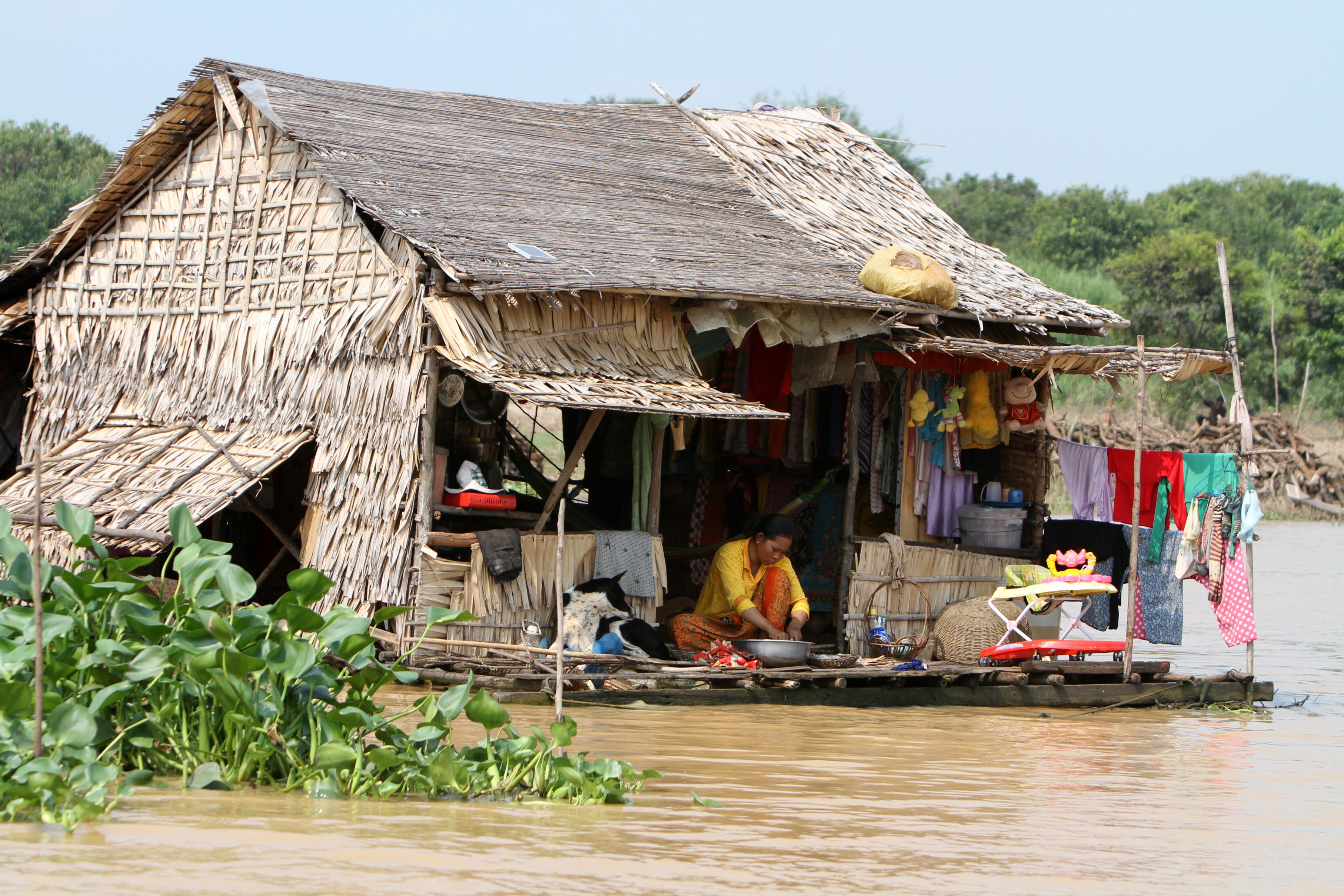 Habitation sur le lac de Tonlé Sap.