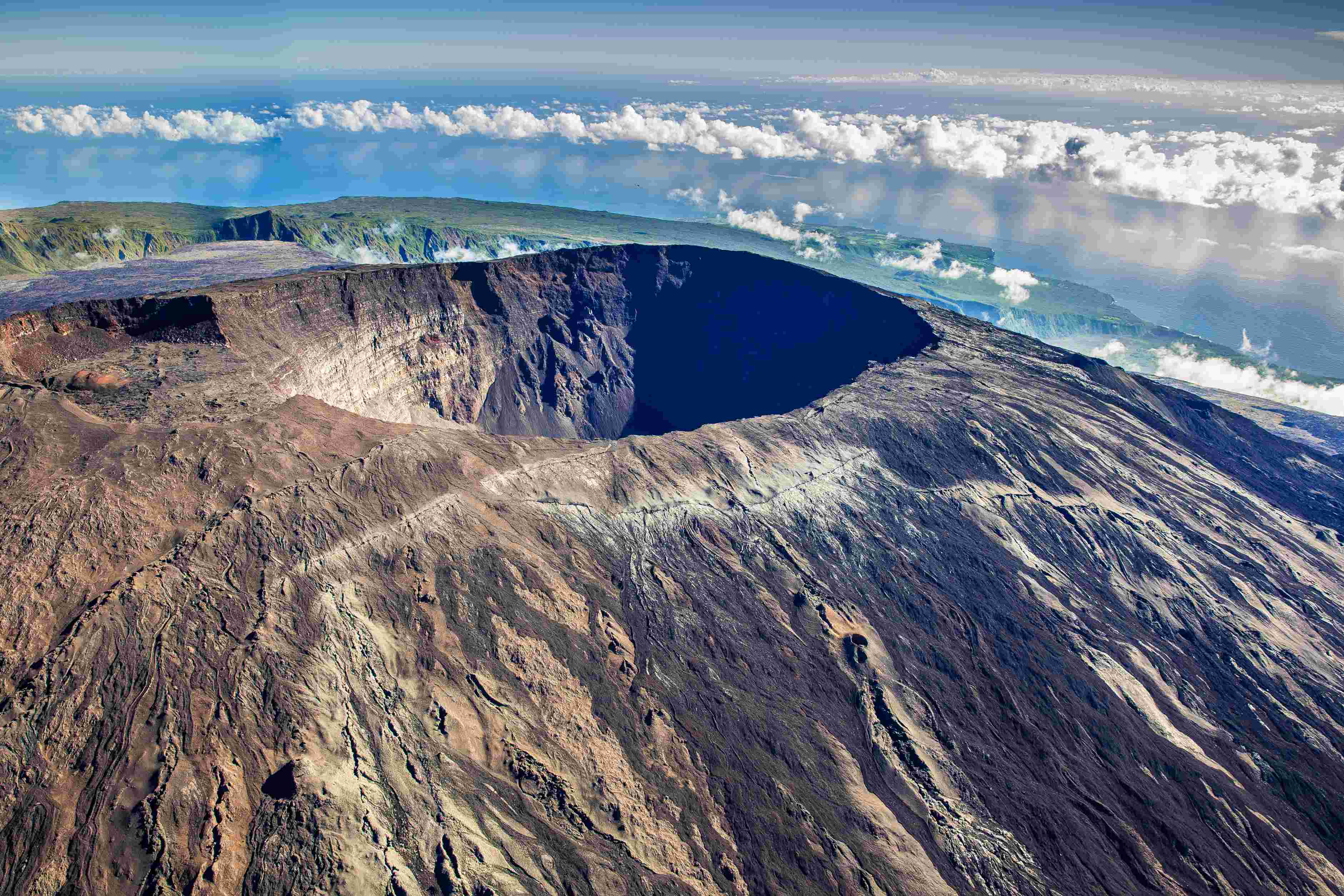 Le cratère Dolomieu, piton de la Fournaise.