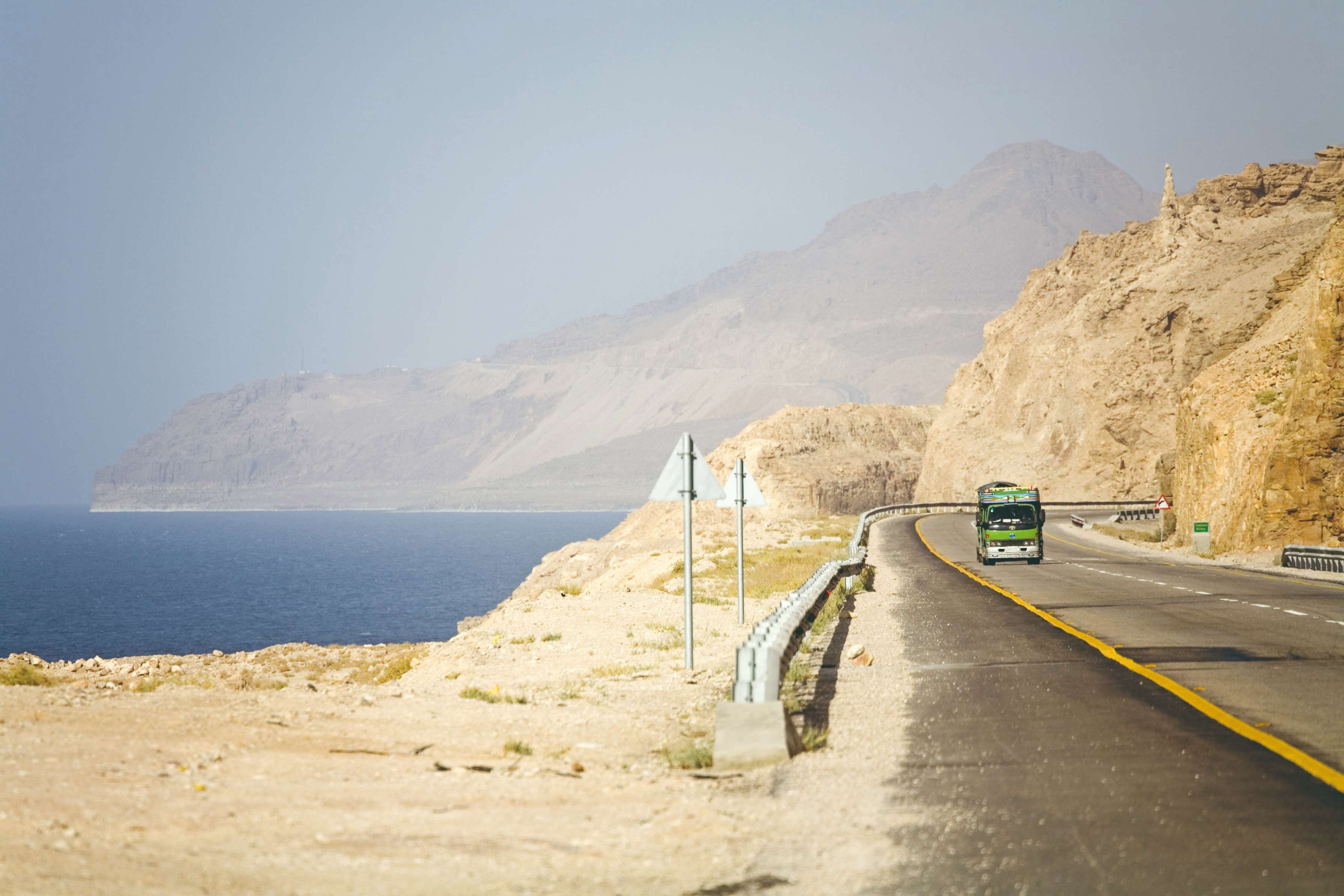 Route le long de la mer Morte.