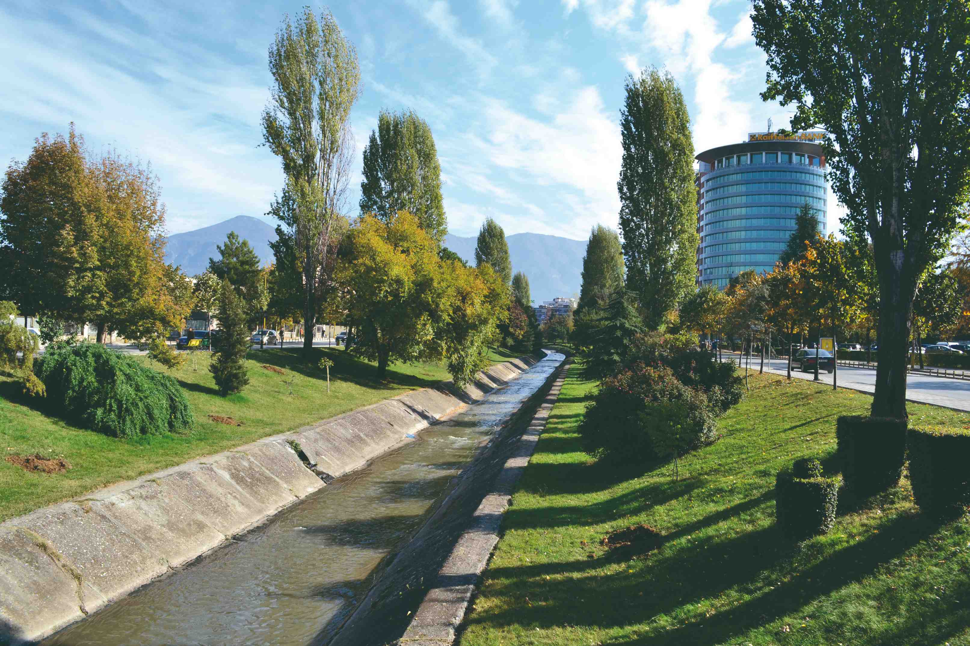 Rivière traversant Tirana.
