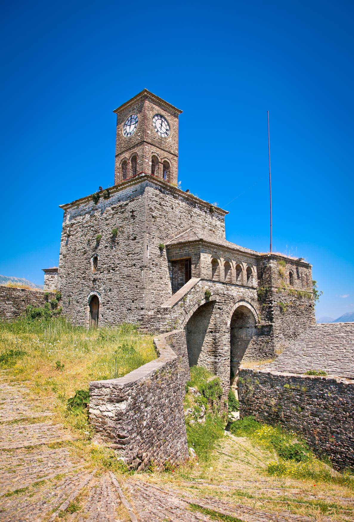 Tour de l'horloge sur la citadelle de Gjirokastra.