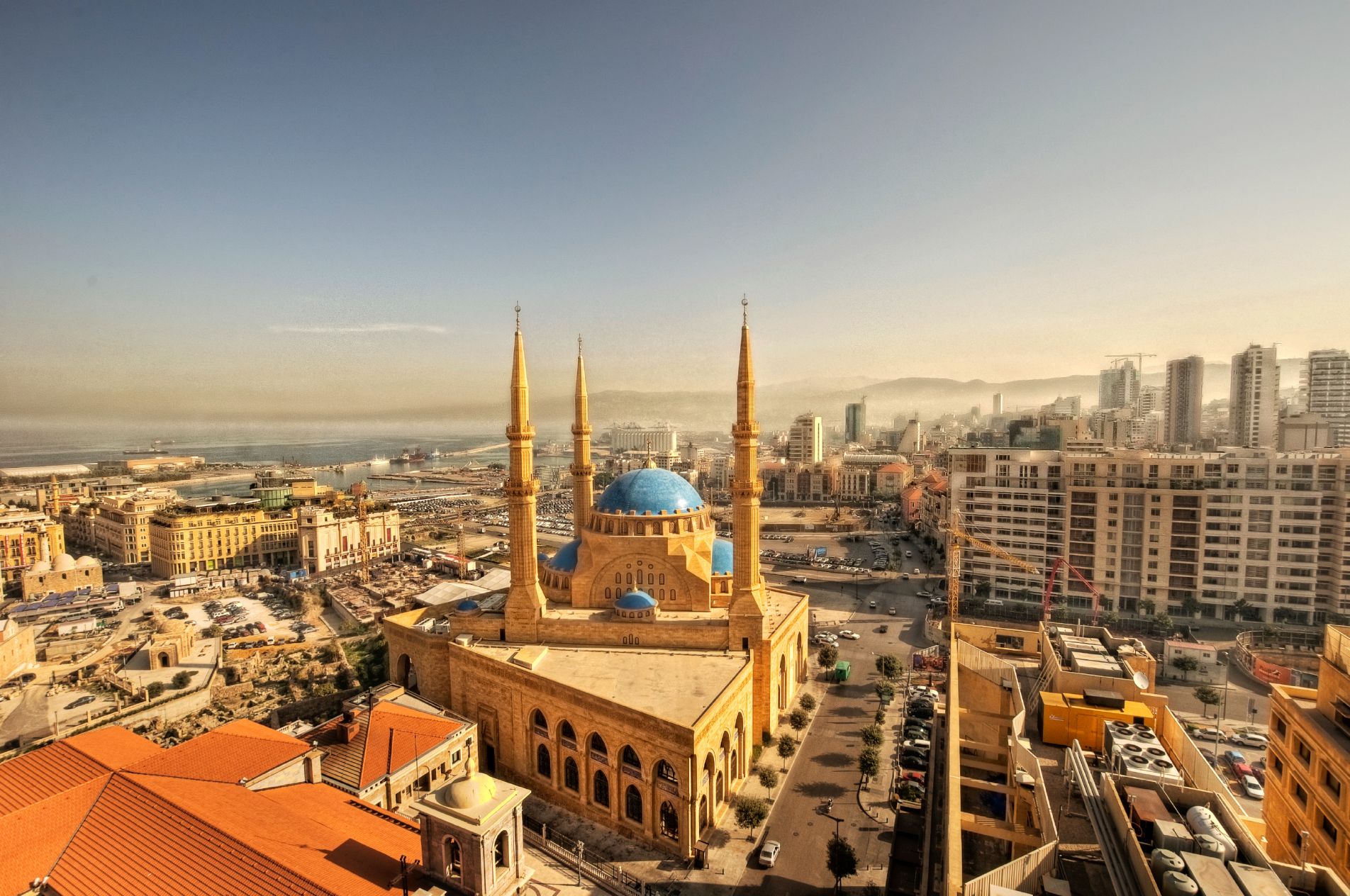 Vue sur Beyrouth et la mosquee Muhammad al Amin