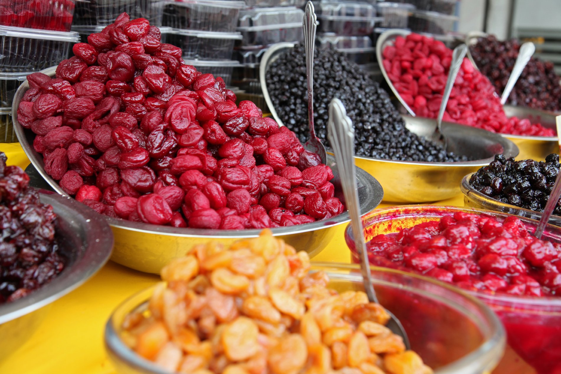 Fruits confits sur le marché de Darakeh, Téhéran.
