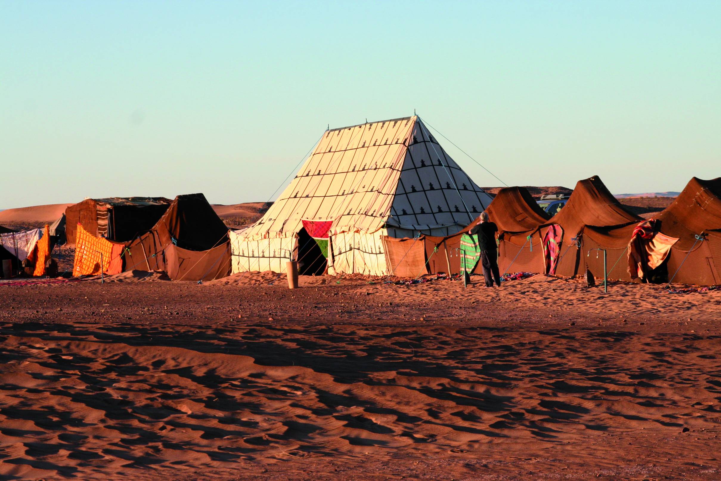 Campement berbère sur les dunes de M'Hamid,.