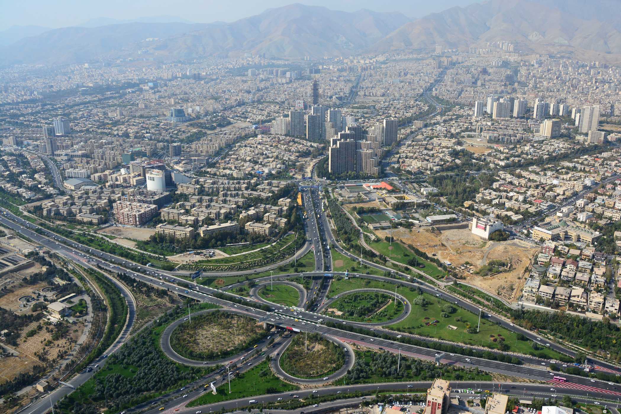 Téhéran, une capitale moderne de plus de 8 millions d'âmes