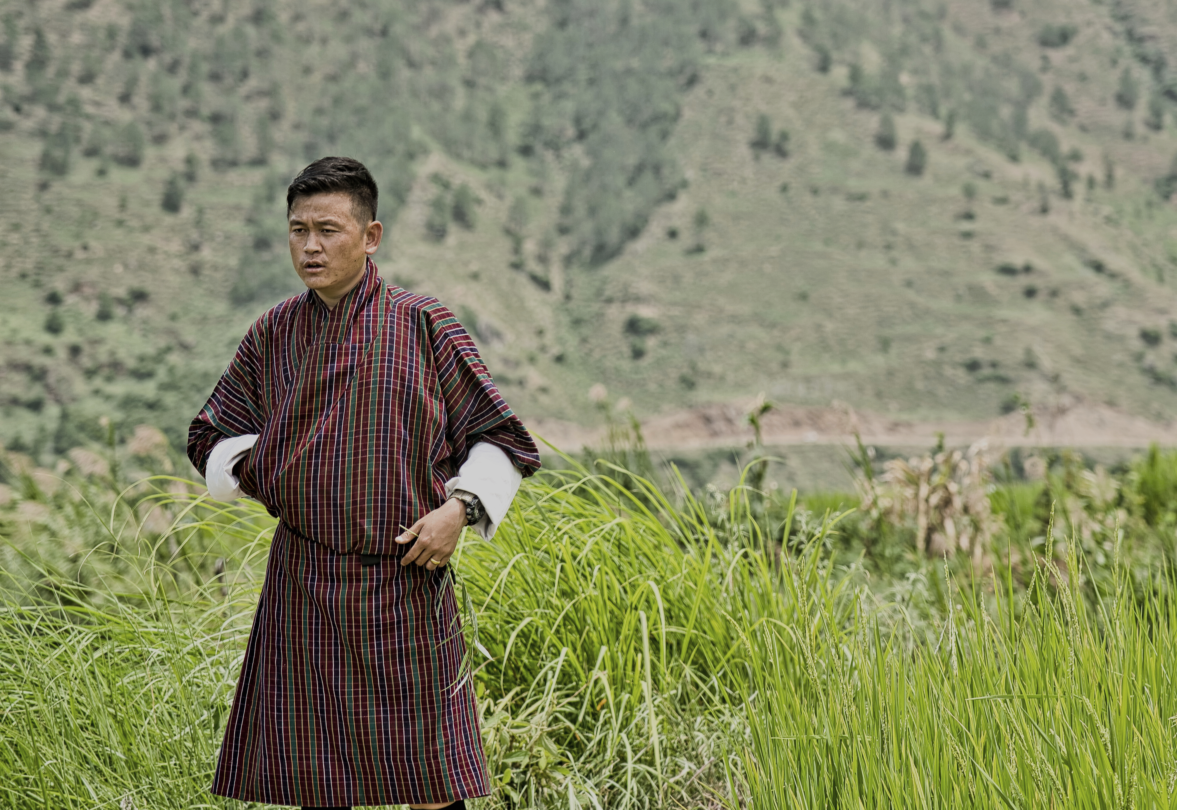 Le gho est la tenue traditionnelle des hommes au Bhoutan.