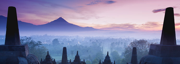 Vue de nuit sur le temple de Borobudur