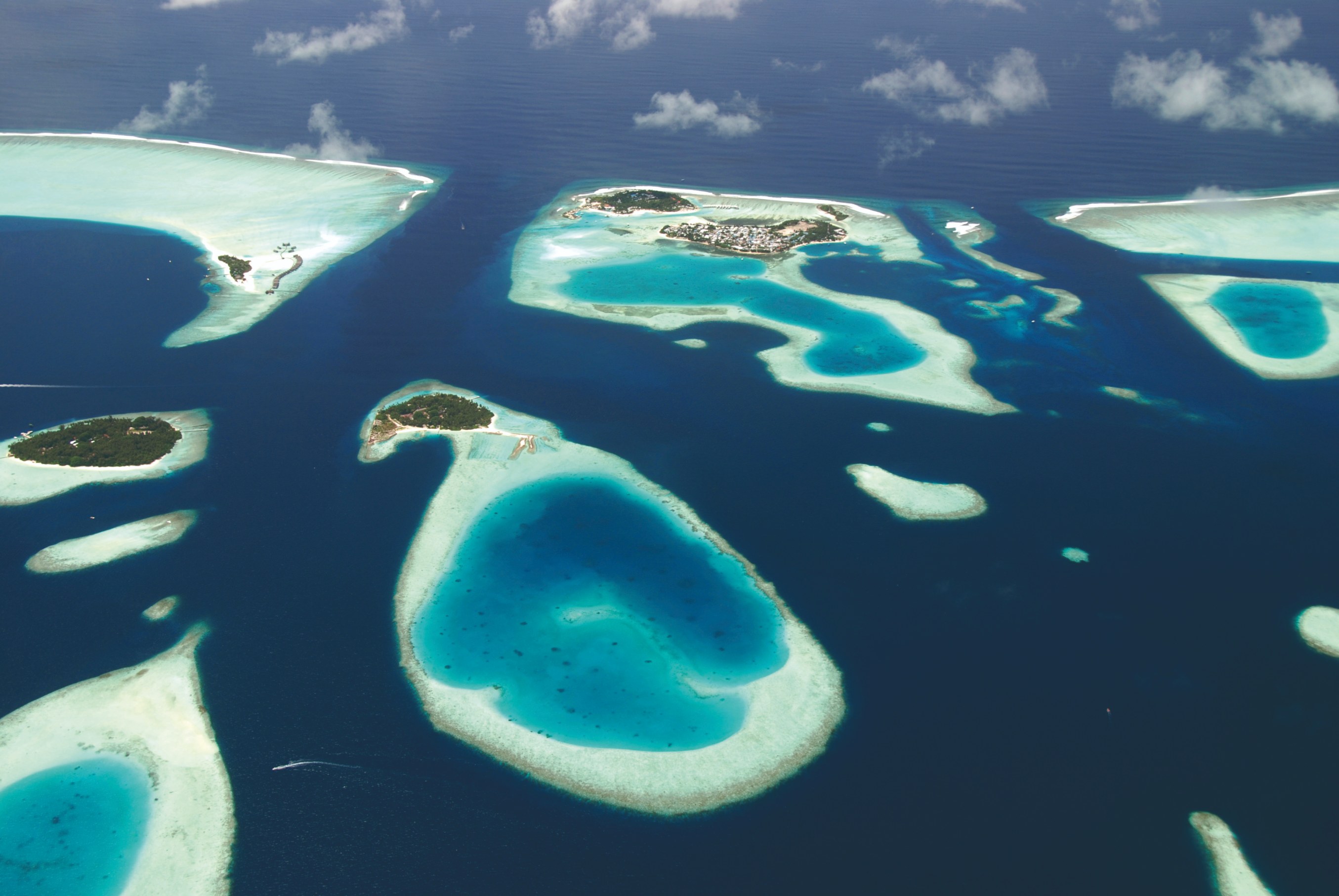 Survol des îles de Malé Sud.
